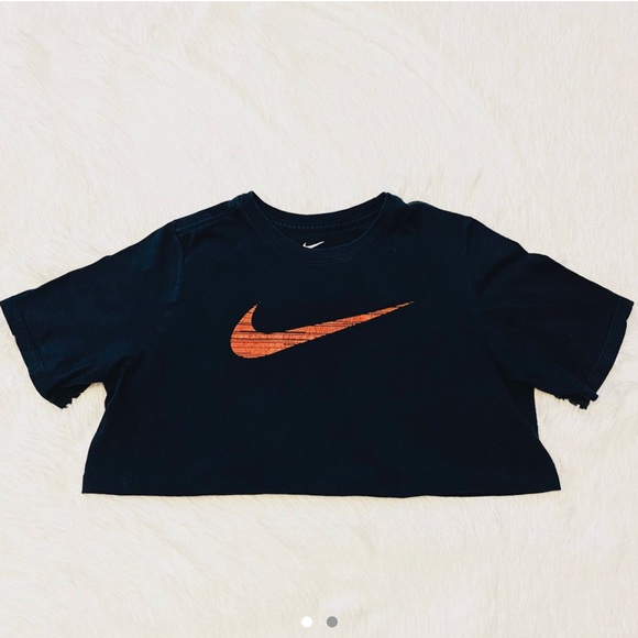 Nike Tops - Navy Nike Crop 🌑